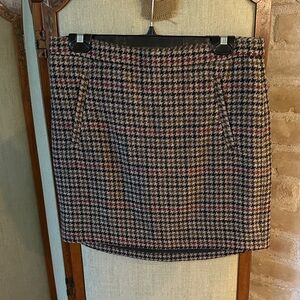J. Crew wool Mini Skirt - Black, Brown, Rust Houndstooth. Size 6
